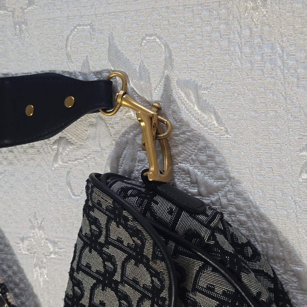 Purse - Picture 4 of 9